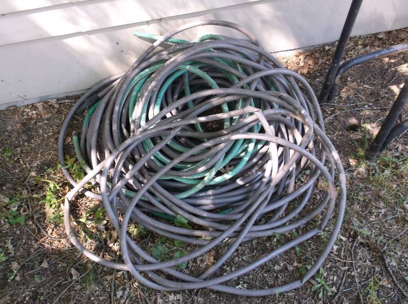 lot 132 image: Garden hoses