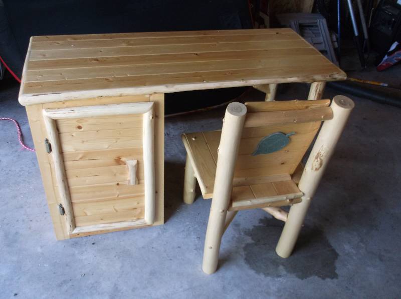 lot 137 image: Furniture