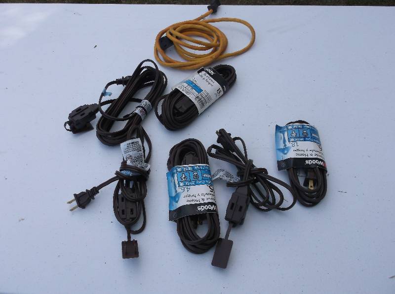 lot 152 image: Extension cords