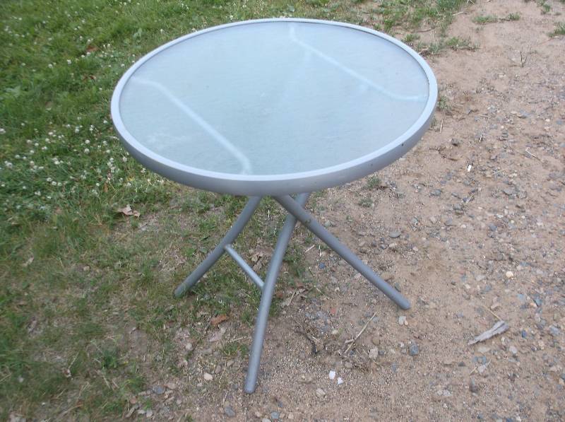 lot 172 image: Furniture