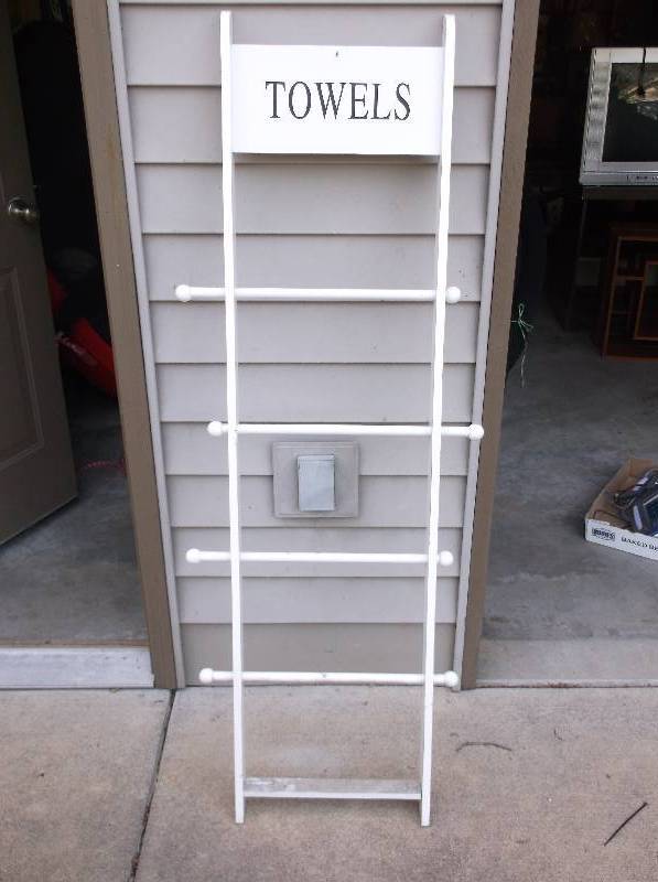 lot 177 image: Decor