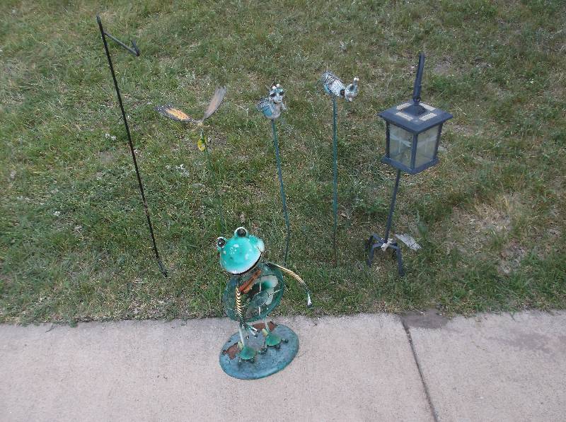 lot 182 image: Lawn ornament