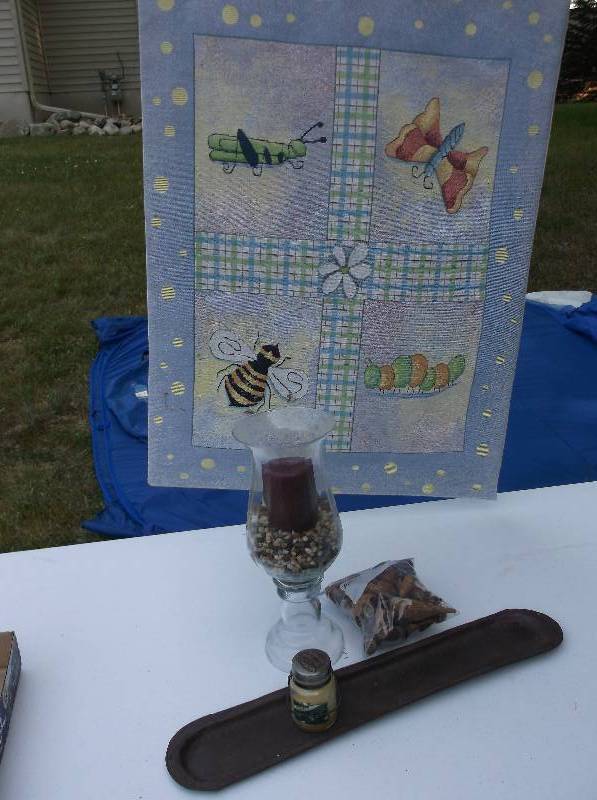 lot 208 image: Decor