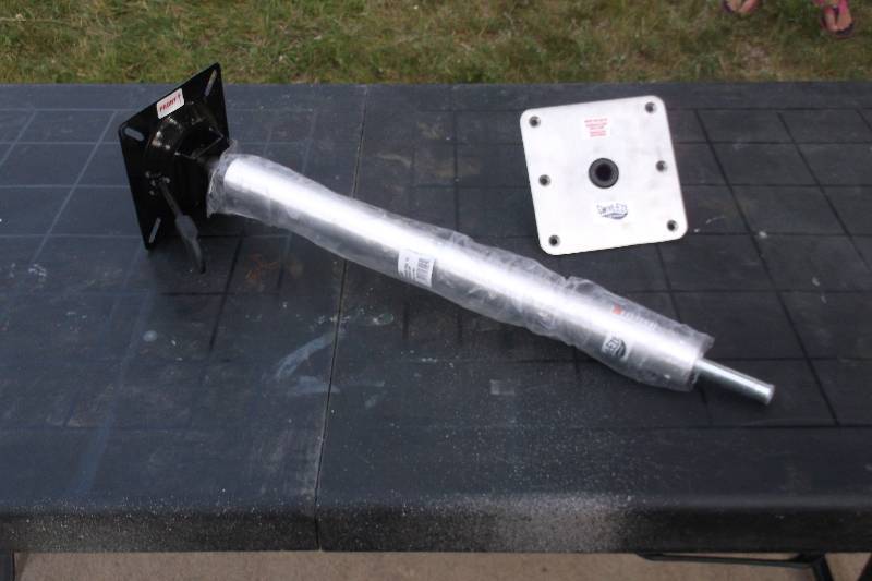 lot 211 image: Boat accessory