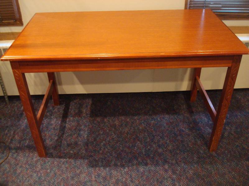 lot 5 image: Desk Table, Some Wear, Cut Power Cord