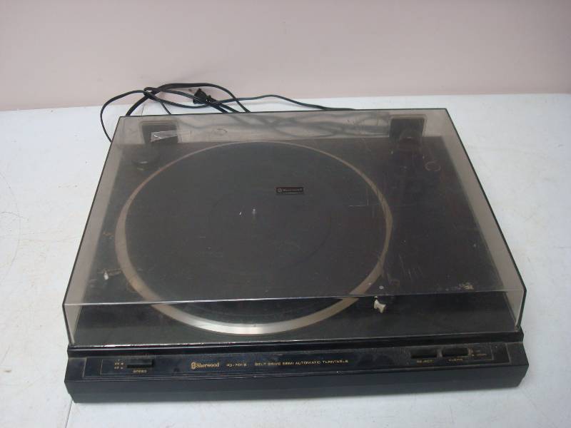 lot 21 image: Sherwood Record Player, Does Not Work