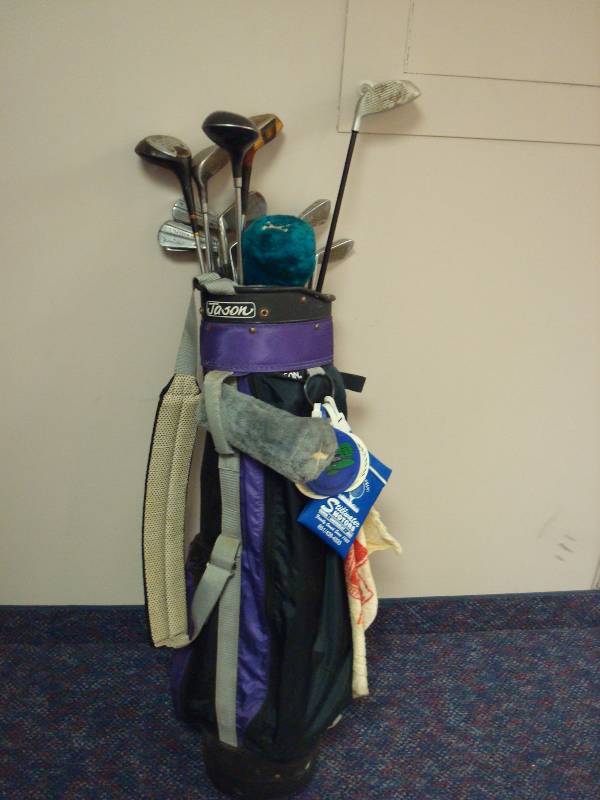 lot 49 image: Bag Of Golf Clubs, Lots Of Wear