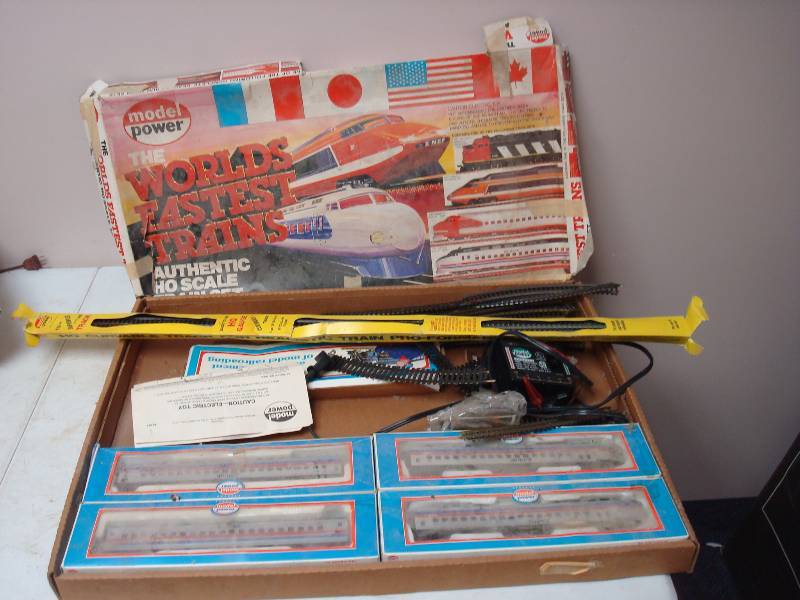 lot 54 image: Model Power Train Set, Some Wear
