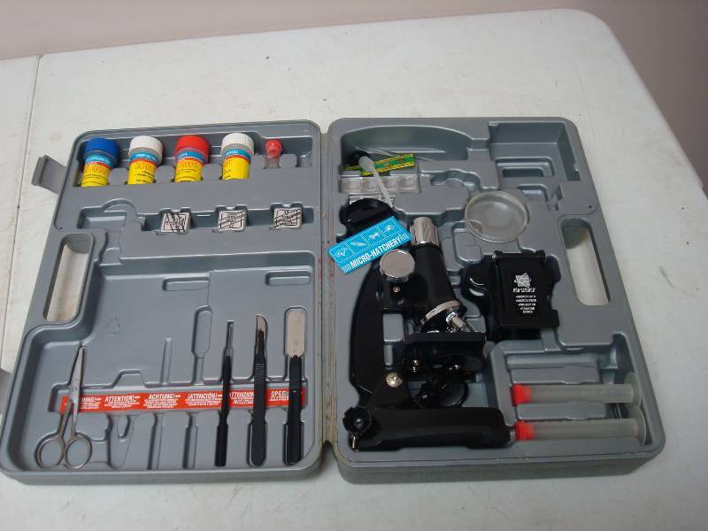 lot 58 image: Microscope Set, Unchecked