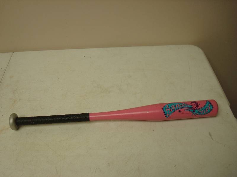 lot 59 image: Girls Wilson Softball Bat