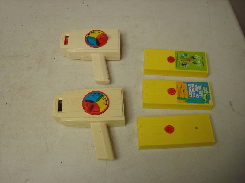 lot 66 image: Lot Of Vintage Toy Movie Viewers