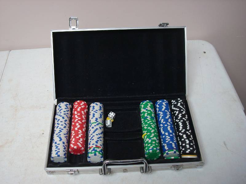 lot 69 image: Lot Of Poker Chips