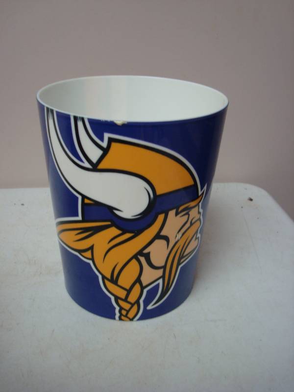 lot 96 image: Small Plastic Vikings Trash Can