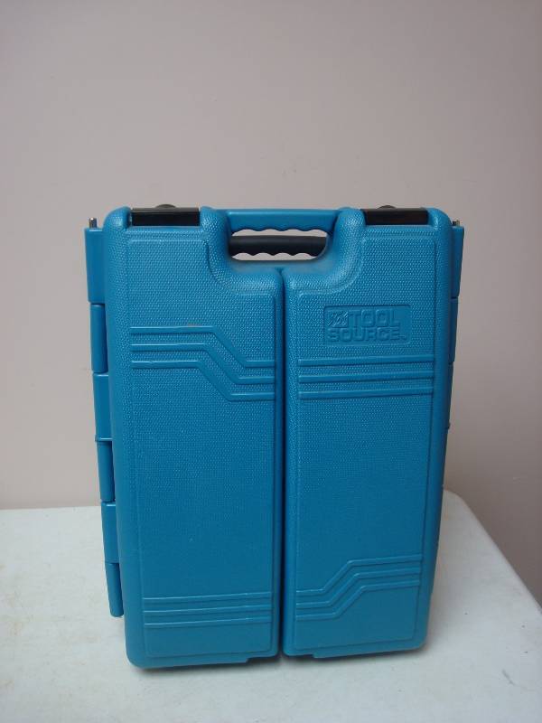 lot 135 image: Rolling Tool Case, Has Some Tools Inside