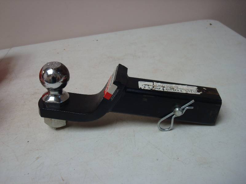 lot 142 image: 2 Ball Tow Hitch