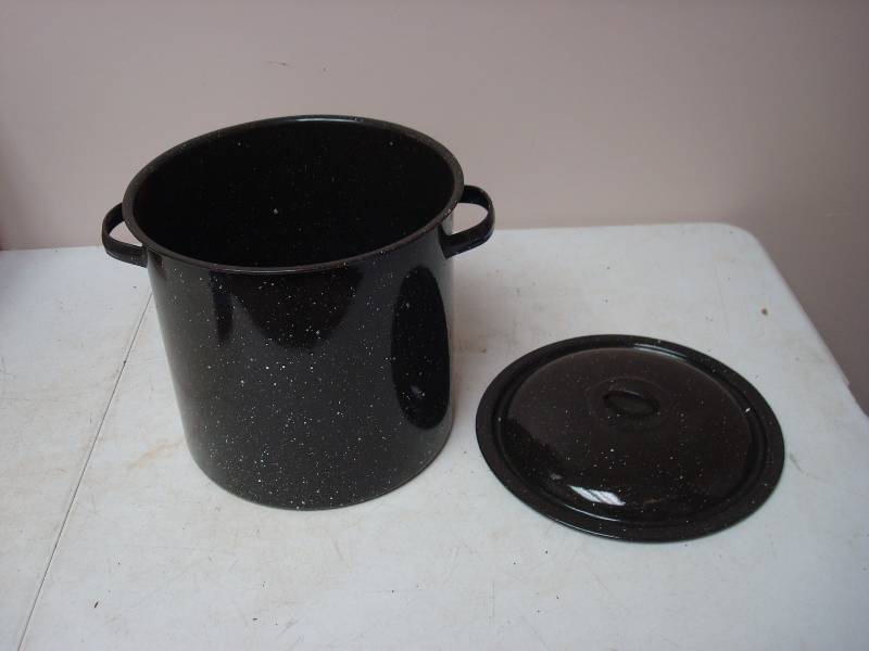 lot 173 image: Stock Pot Pan And Cover