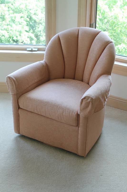 lot 17 image: Lot of (2) Sofa Chairs wArm Rests & Fabric Upholstery 32 x 27 x 34.