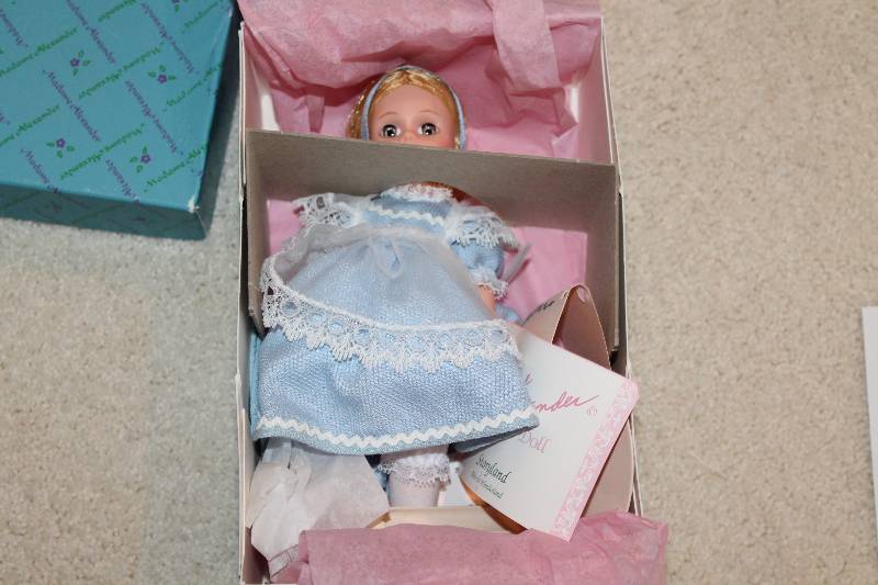 lot 34 image: Madame Alexdander Doll Club Alice In Wonderland Doll wOriginal Packaging & Official Registration.