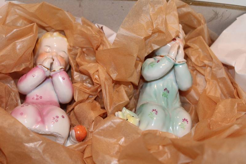 lot 41 image: Lot of (2) Praying Child Figurines.