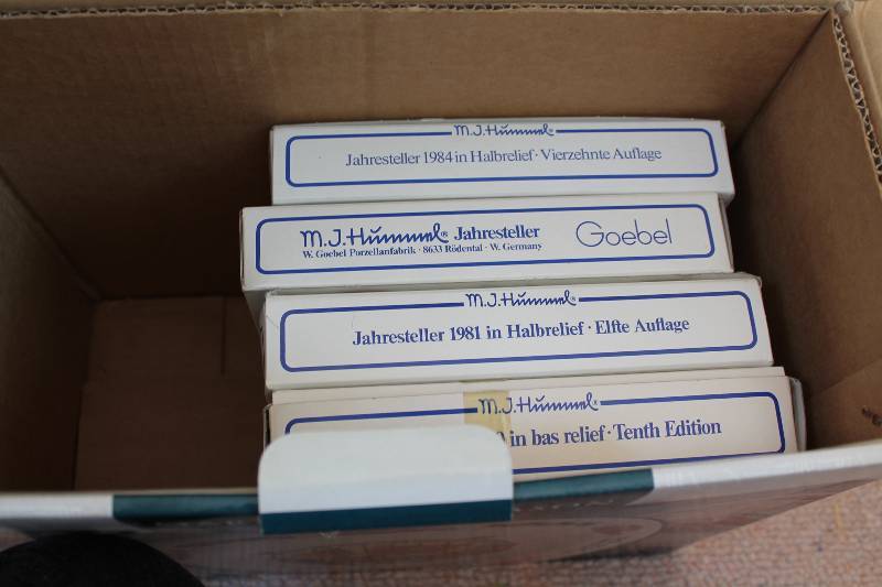 lot 51 image: Box Lot Of M.J. Hummel Collectors Plates Including 1984 app. 4 ct.