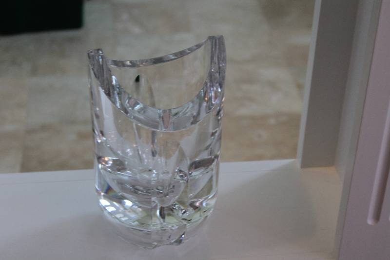 lot 82 image: Shelf Lot Including Glass Crystal Ware, Pouring Vase, Bowl, And More.