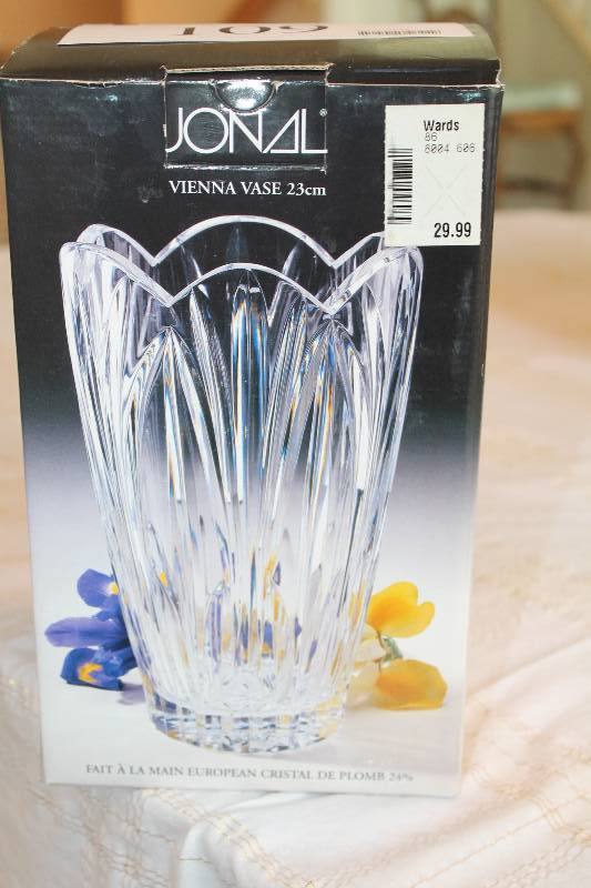 lot 109 image: Jonal Vienna Vase 25 CM In Original Packaging.