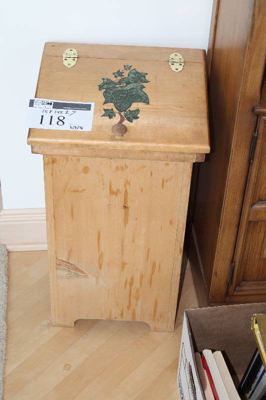 lot 118 image: Wooden Stand wHinged Lid & Compartment 15 x 14 x 27.