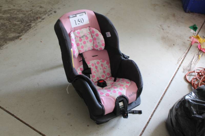 lot 150 image: Childrens Car Seat wPink Backing.