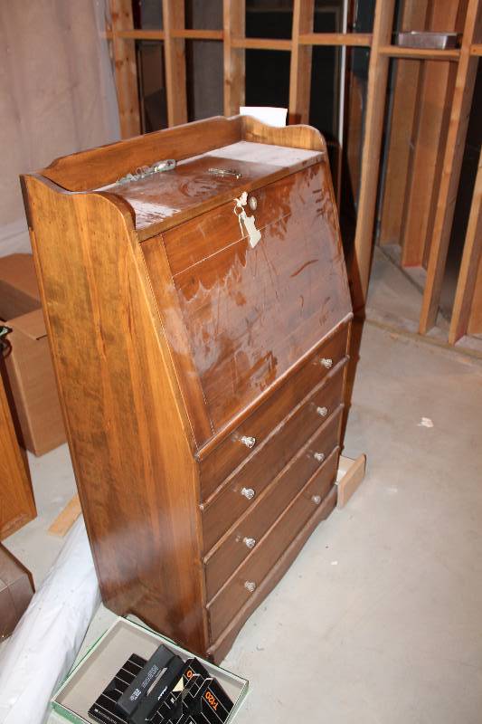 lot 8 image: Wooden Fold-Out Desk wDresser Drawers & Cubby Compartments 31 x 18 x 52.