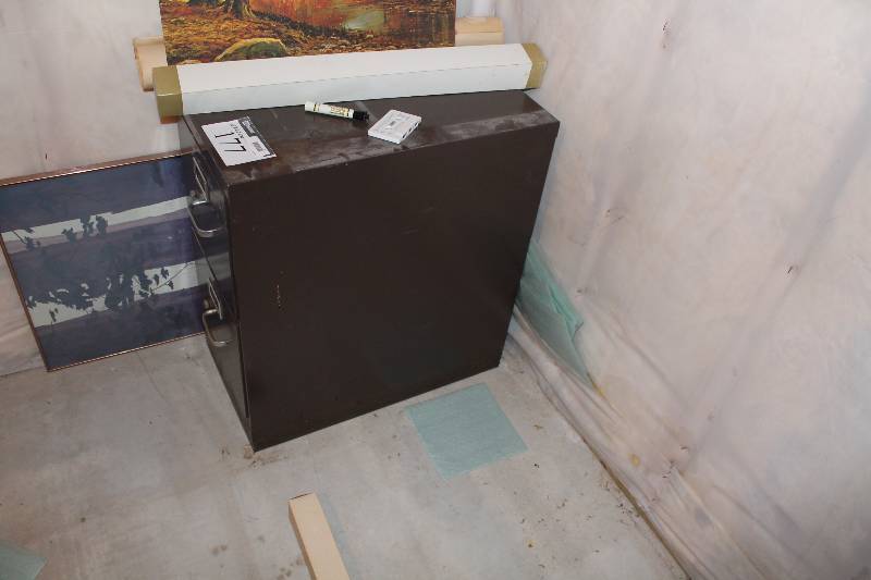 lot 177 image: Metal Filing Cabinet w2 Drawers 15 x 27 x 29.