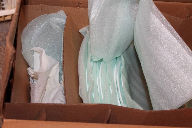 lot 184 image: Box Lot of Plates WhitePink.