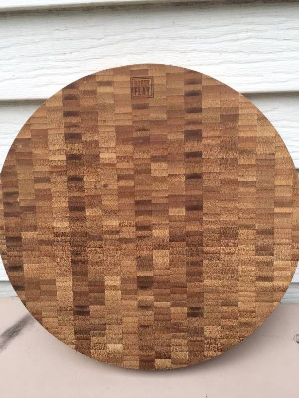 lot 9 image: Bobby Flay Round Cutting Board