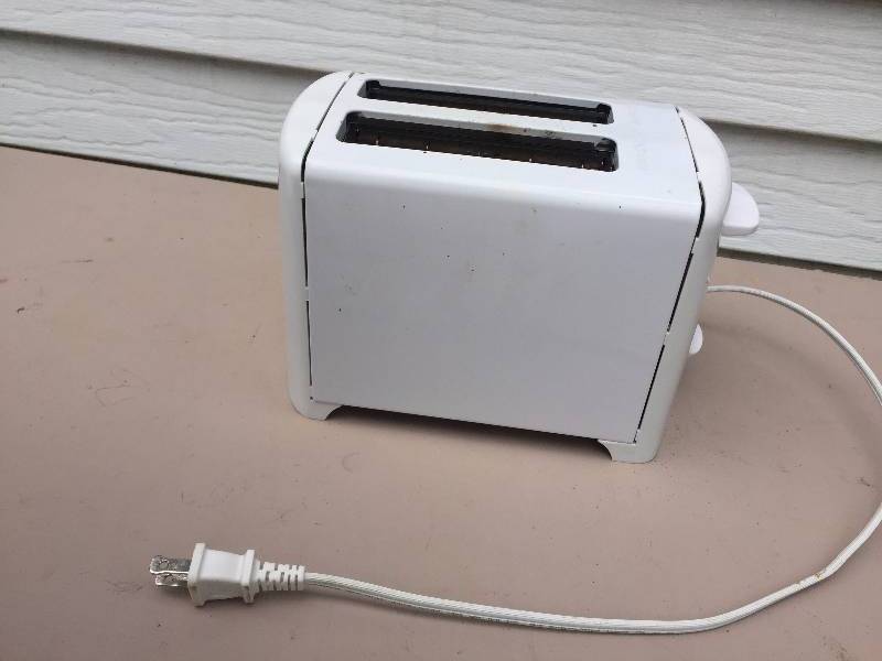 lot 10 image: Chefmate Toaster