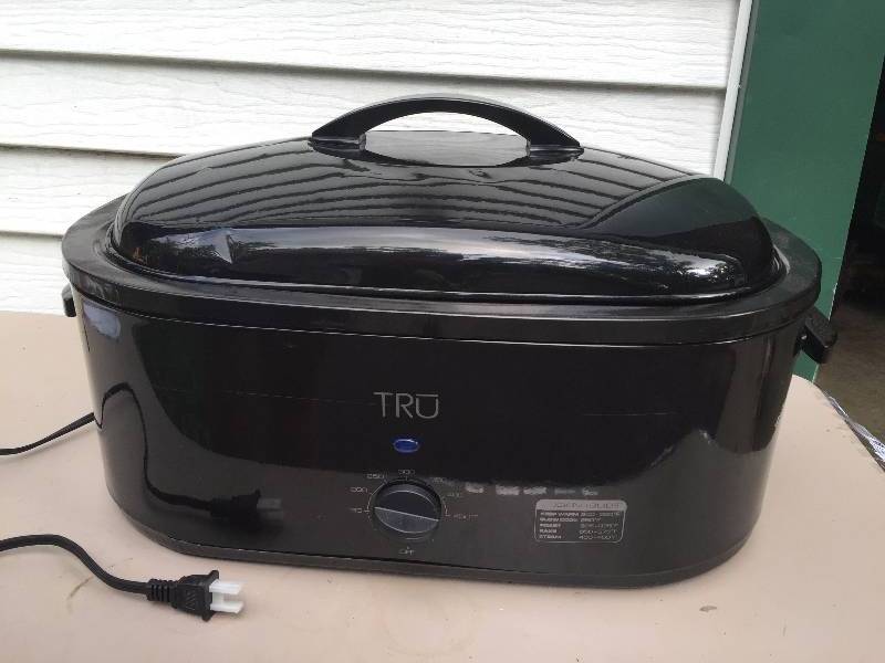 lot 16 image: Tru 18qt Capacity  Roaster Oven