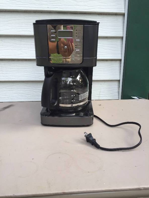 lot 24 image: Mr Coffee 12 Cup Coffee Pot