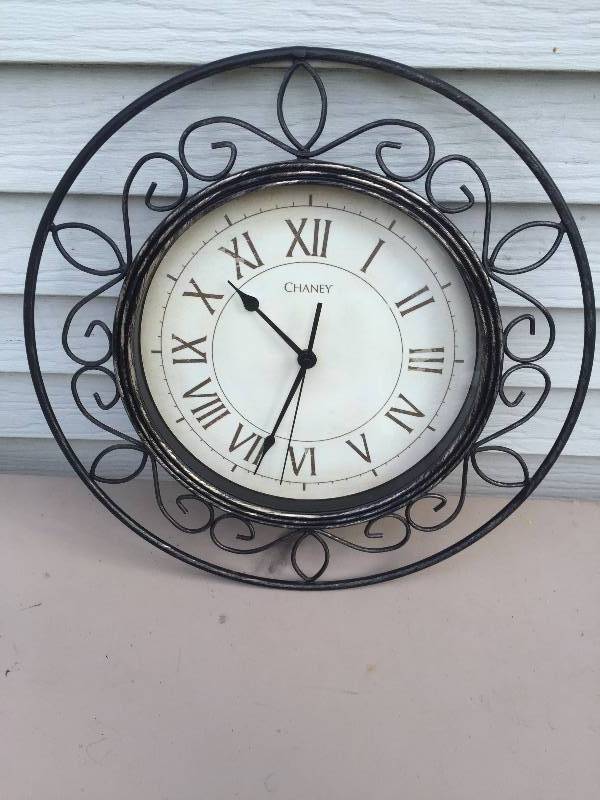 lot 30 image: Chaney Clock