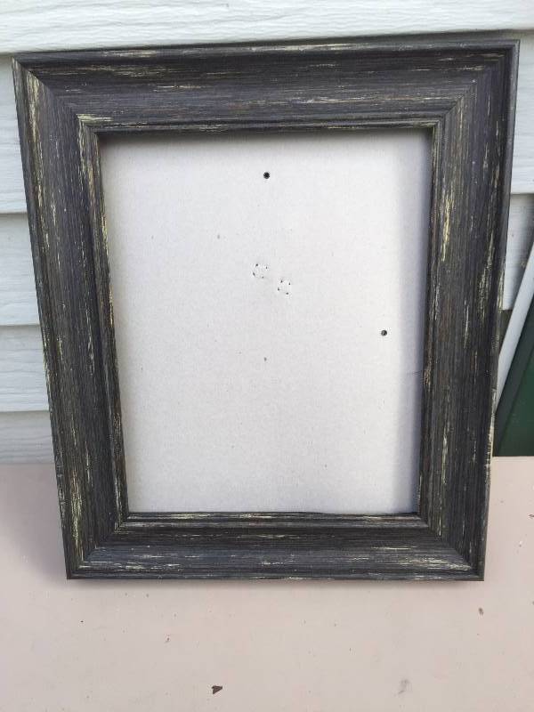 lot 32 image: 8x10 Picture Frame