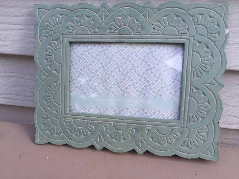 lot 34 image: 4x6 Picture Frame