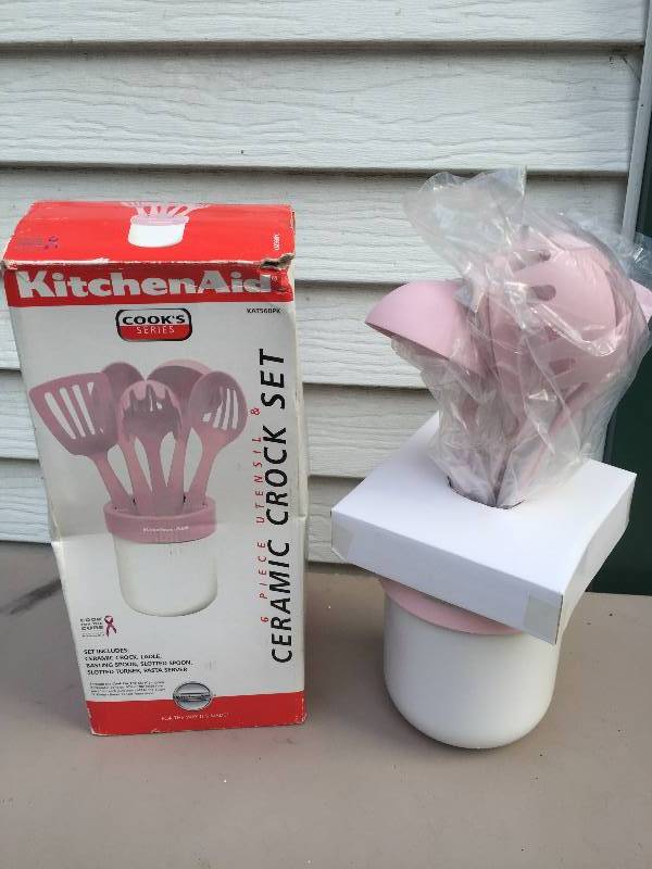 lot 42 image: Kitchen Aid Ceramic Crock Set