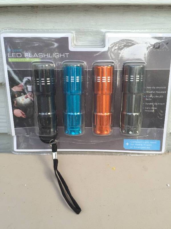 lot 45 image: Led Mini Flashlights