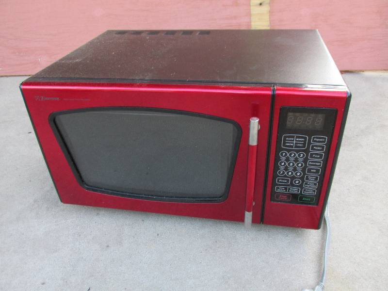 Nice red microwave oven...