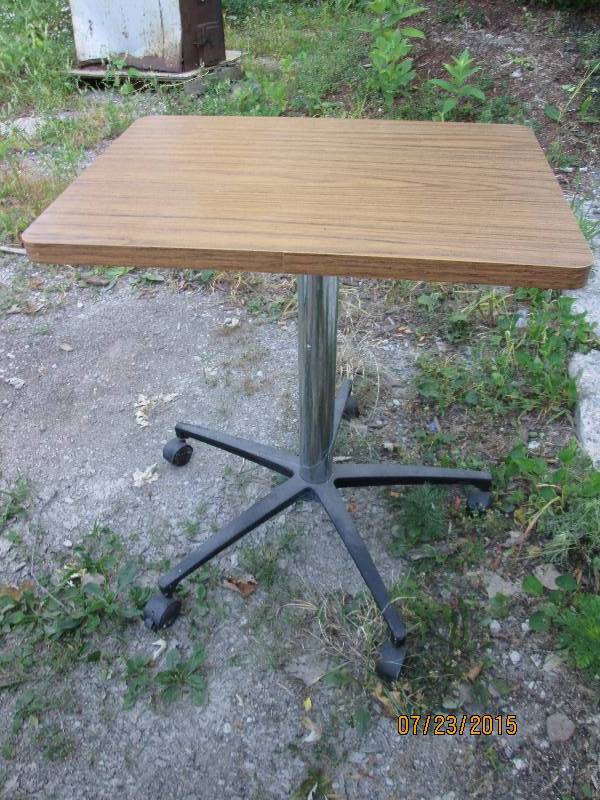 Table, top measures 18 x 24 on cas...