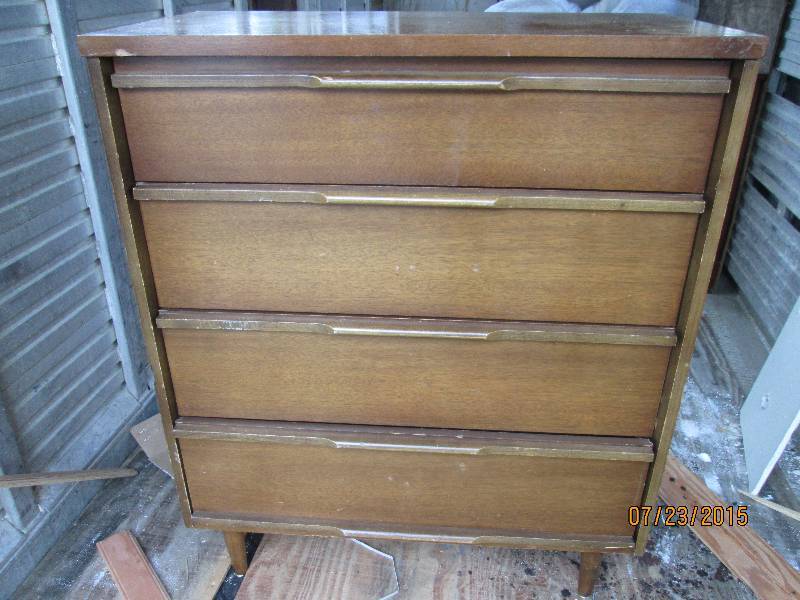 Vintage dresser by Bassett Furnitur...
