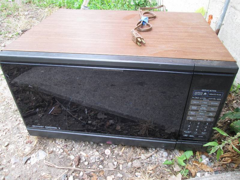 Nice clean Sharp microwave oven wit...
