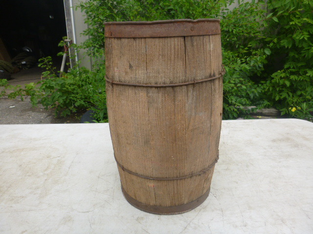 lot 6 image: Vintage Nail Keg