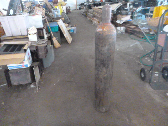 lot 14 image: Helium Tank