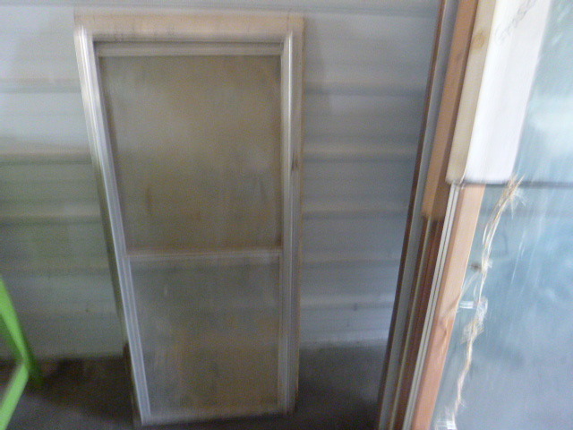 lot 17 image: Miscellaneous Doors and 2 Windows