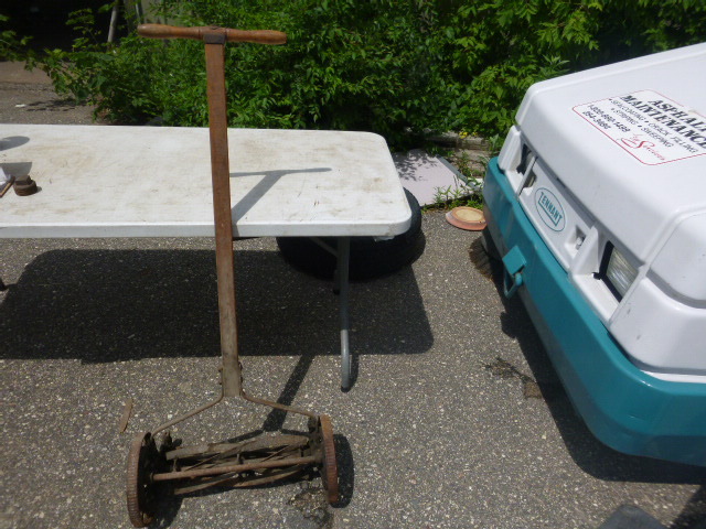 lot 25 image: Silver Queen Vintage Reel Mower