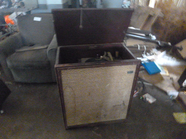 lot 31 image: Vintage Motorola Phonograph