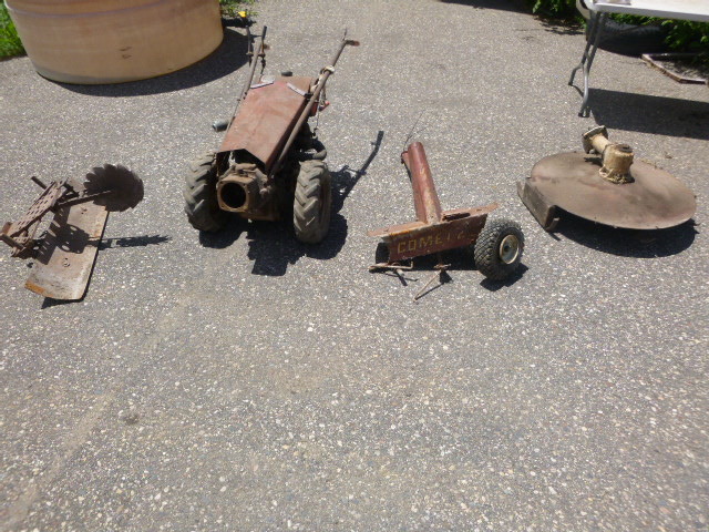 lot 35 image: Gravely Tractor LI